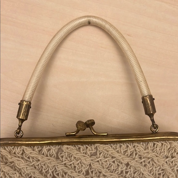 Elegant Beige Handbag - Picture 4 of 5